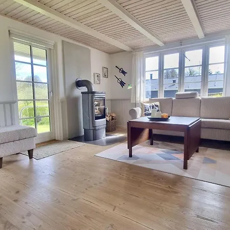 Ferienhaus-am-wald-mit-kamin-und-zwei-terrassen