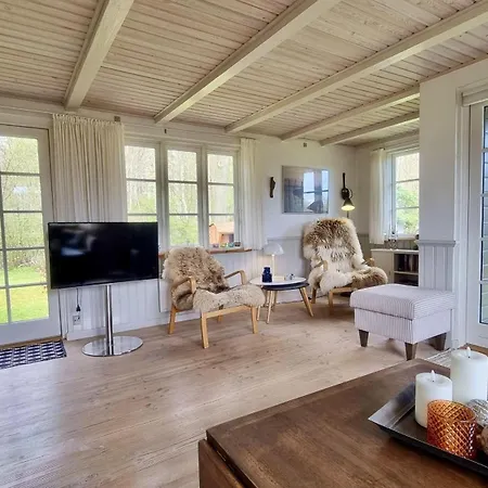 Ferienhaus-am-wald-mit-kamin-und-zwei-terrassen *