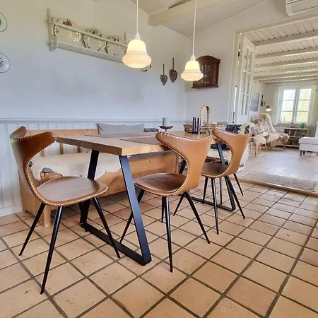 Ferienhaus-am-wald-mit-kamin-und-zwei-terrassen