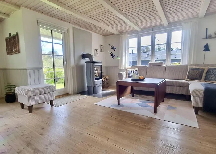 Schickes-ferienhaus-direkt-am-waldrand